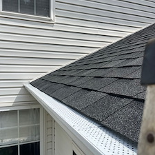 Gutter-Cleaning-and-Gutter-Guard-Installation-in-Simpsonville-SC 1